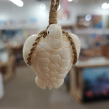 Load image into Gallery viewer, Bone Necklace Turtle
