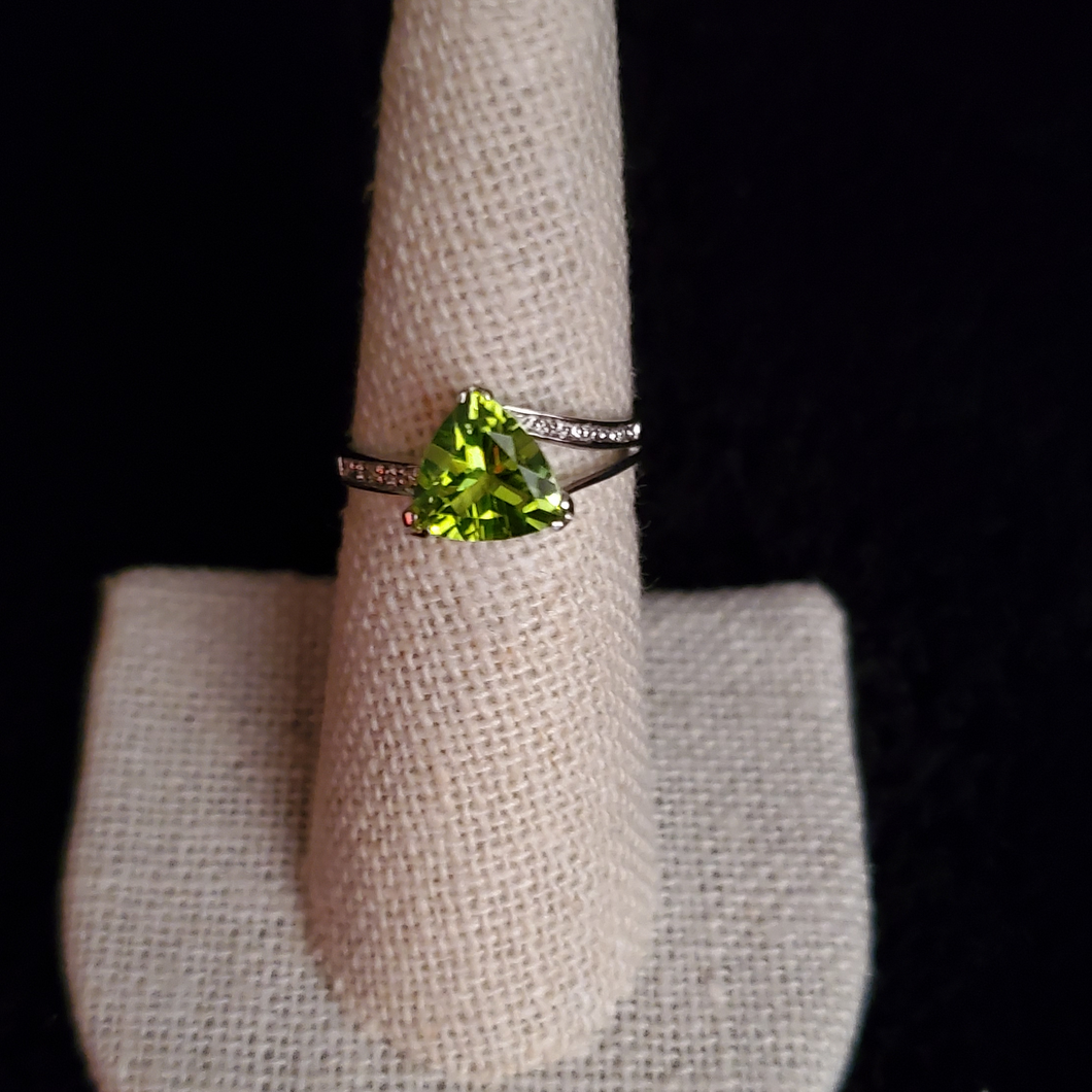 Tri cut White gold Hawaiian Diamond Ring