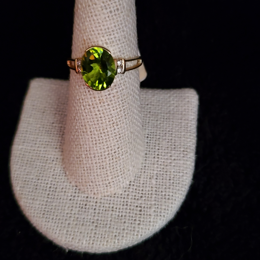 Oval Hawaiian Diamond Ring 14K 4 diamonds