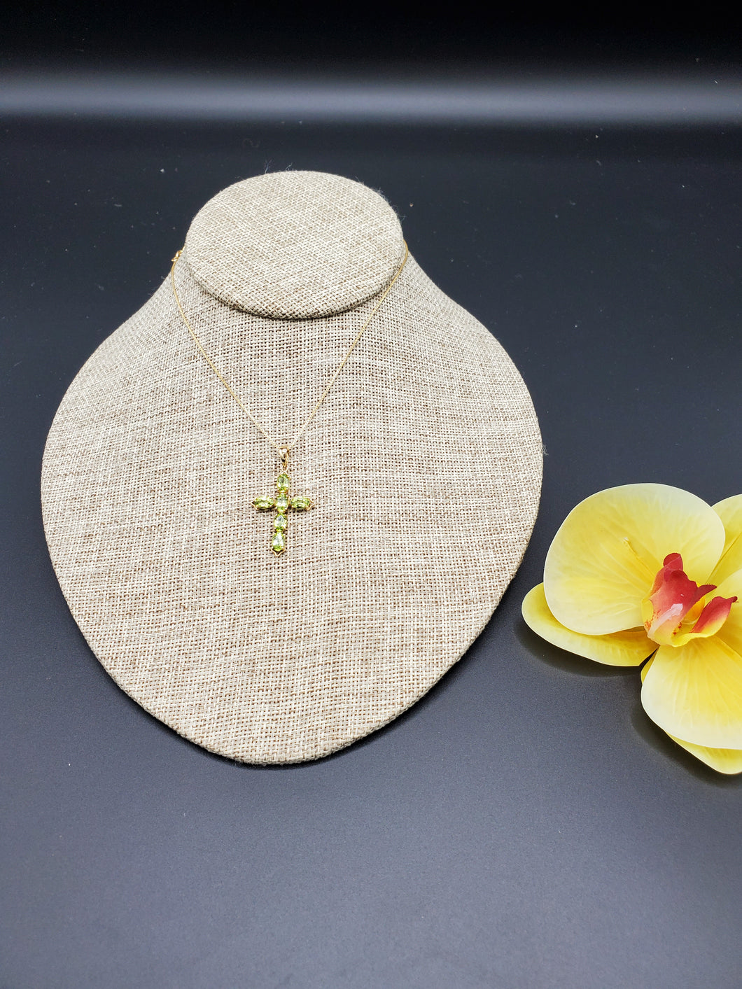 Peridot Cross 14K