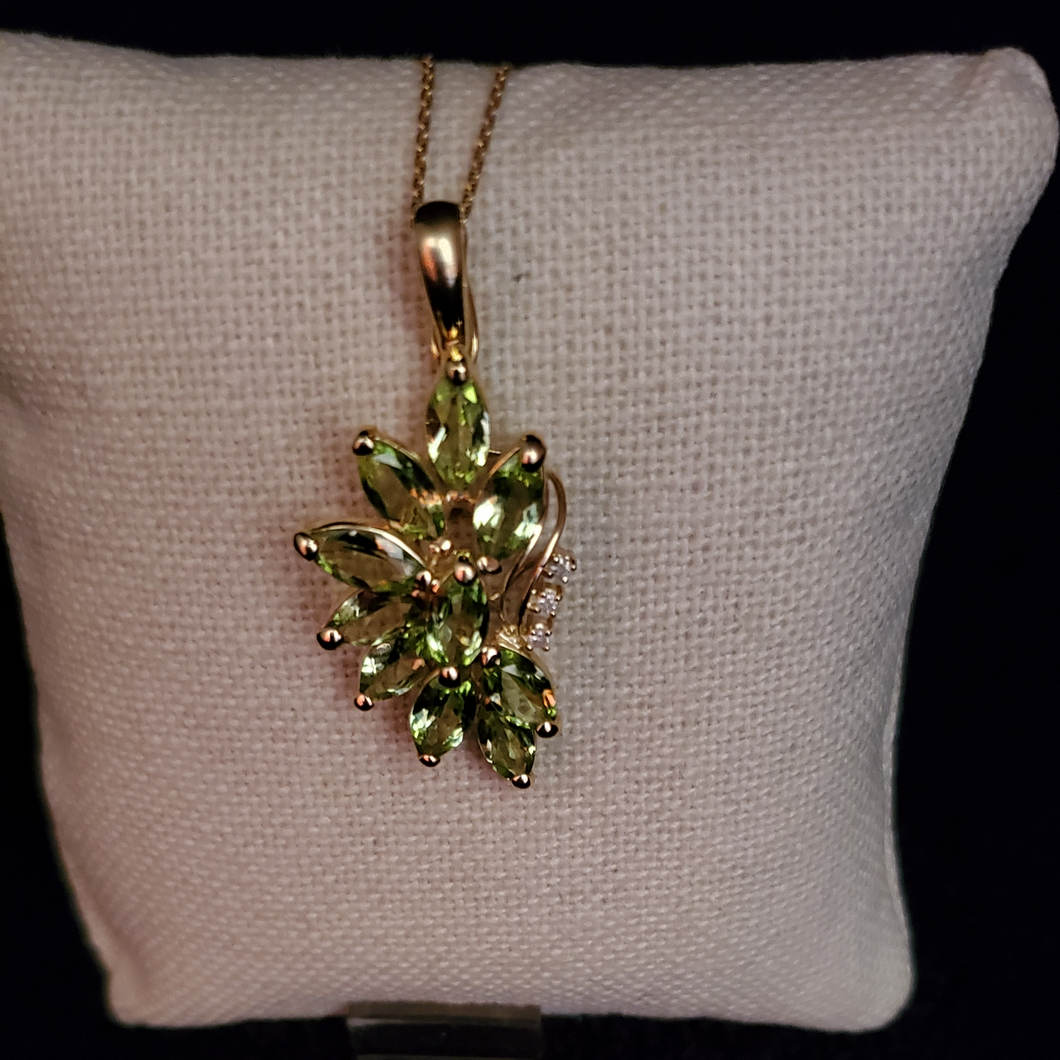 Light green Peridot Cluster pendent 14K