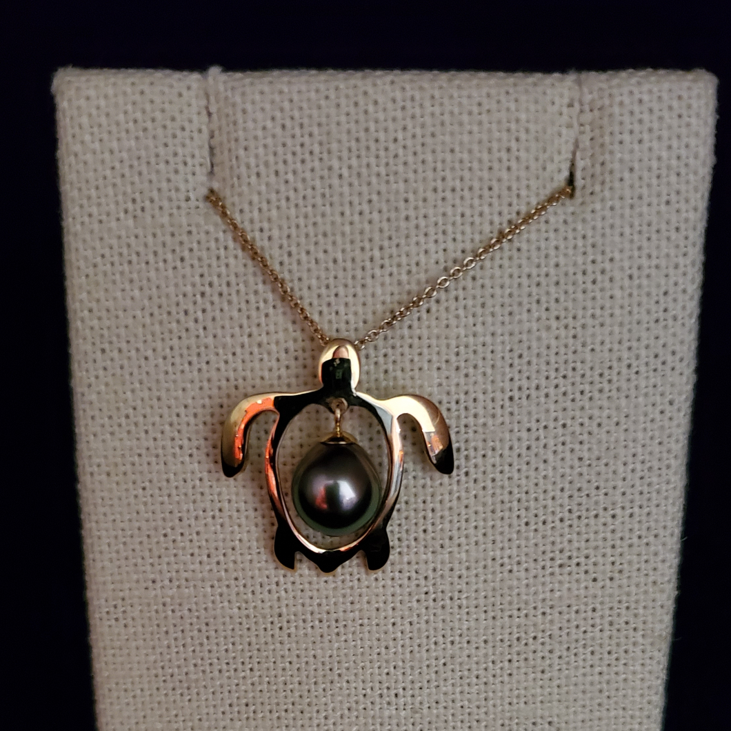 Hawaiian Crafted 14K Turtle and Tahitian pearl necklace